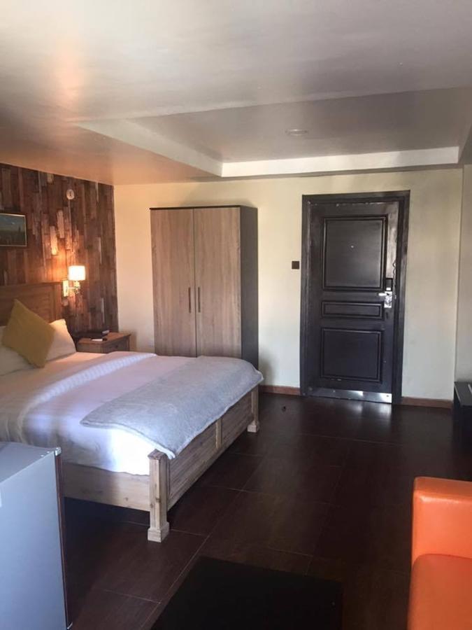 Villa Toscana Hotel And Suits Lagos Bagian luar foto