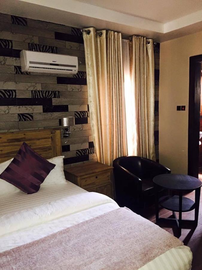 Villa Toscana Hotel And Suits Lagos Bagian luar foto