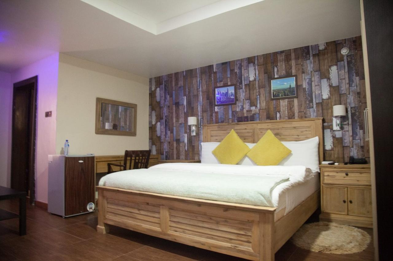 Villa Toscana Hotel And Suits Lagos Bagian luar foto