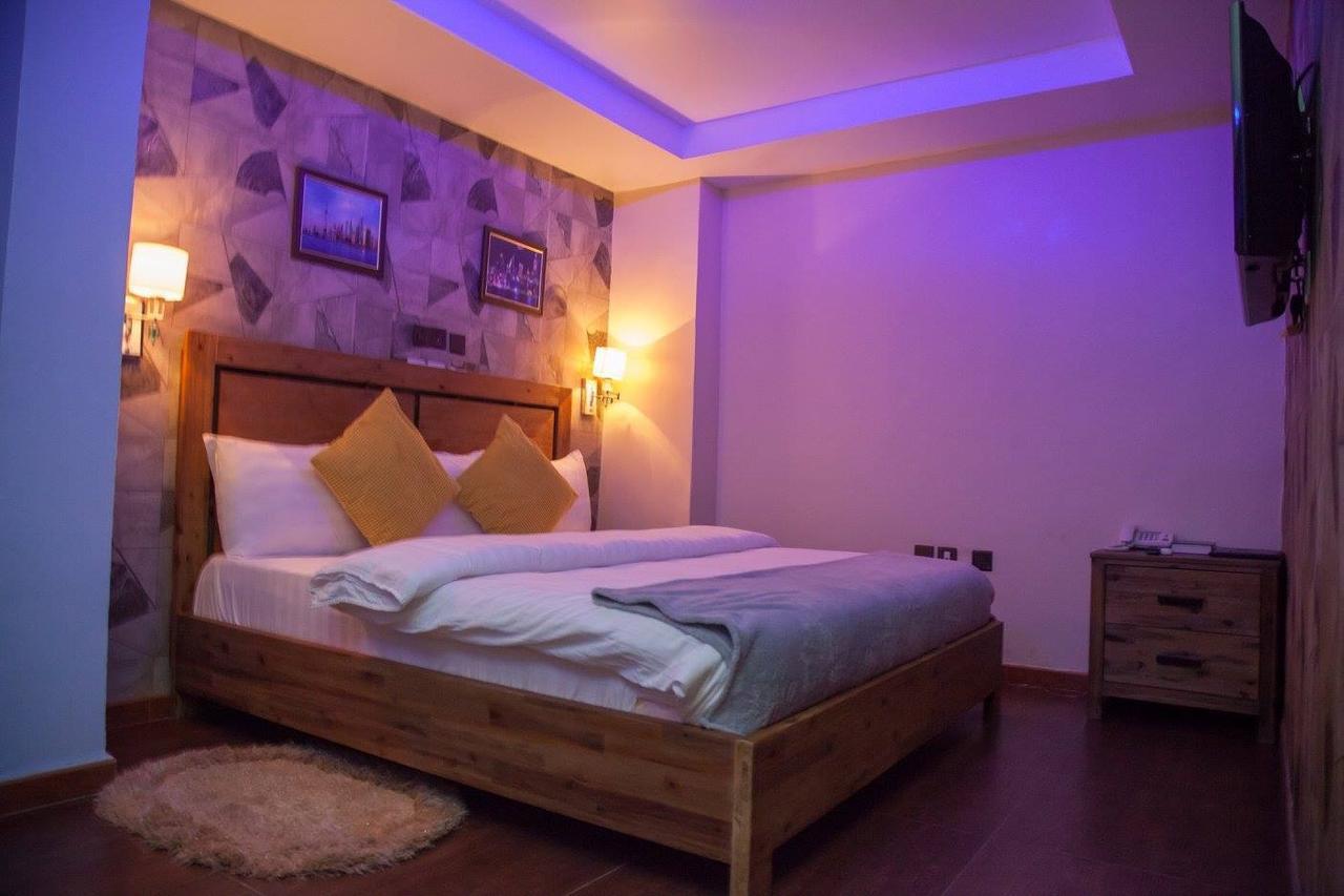 Villa Toscana Hotel And Suits Lagos Bagian luar foto