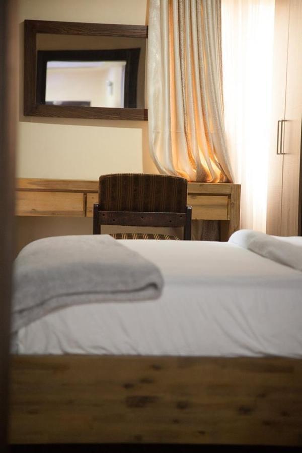 Villa Toscana Hotel And Suits Lagos Bagian luar foto