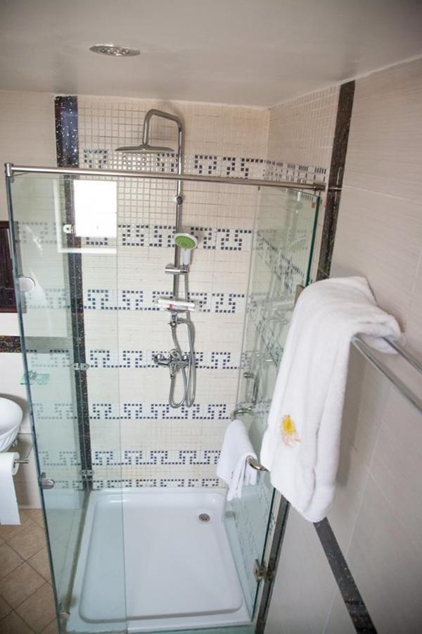 Villa Toscana Hotel And Suits Lagos Bagian luar foto