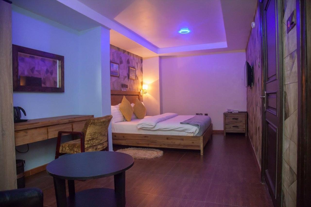 Villa Toscana Hotel And Suits Lagos Bagian luar foto